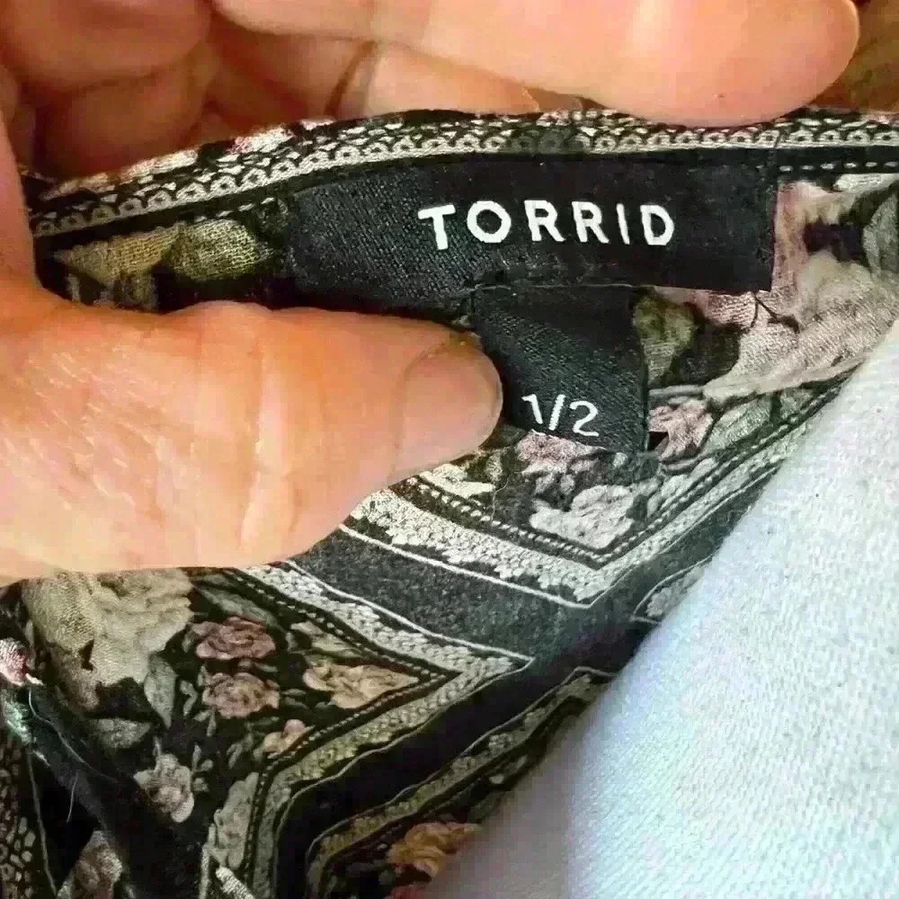 Torrid ladies maxi wrap size 1/2. Excellent condition. Floral black pattern maxi